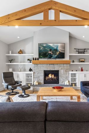 2555 Foxrun Place inside home